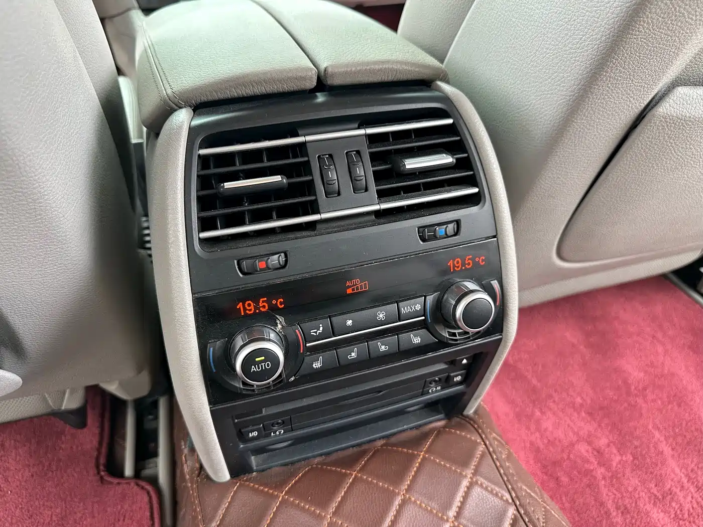 BMW 7 Series 2010 750Li фото 18