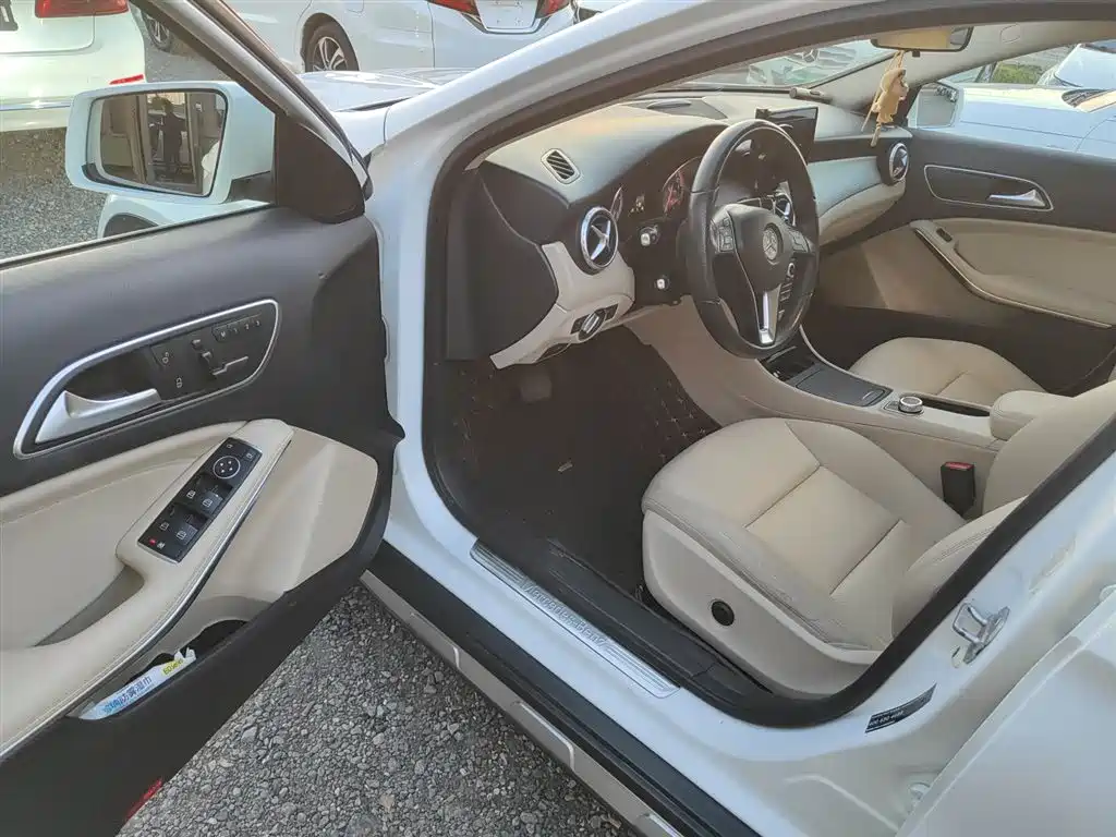 Mercedes-Benz GLA 2016 GLA 200 Dynamic фото 12
