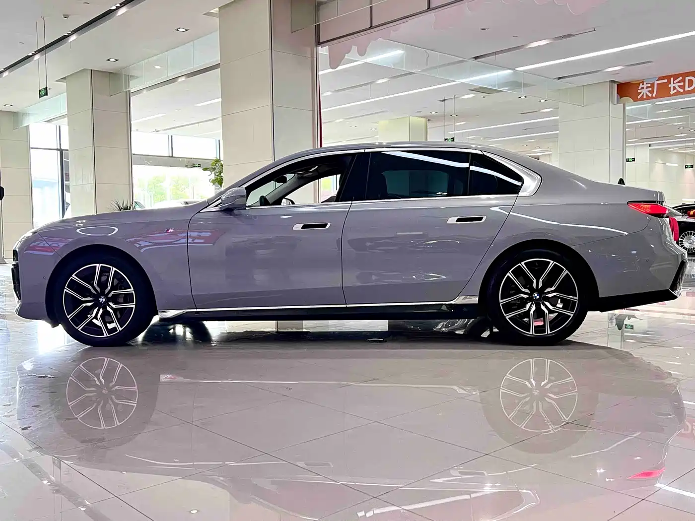 BMW 7 Series 2023 Model 735Li M Sport Package фото 3