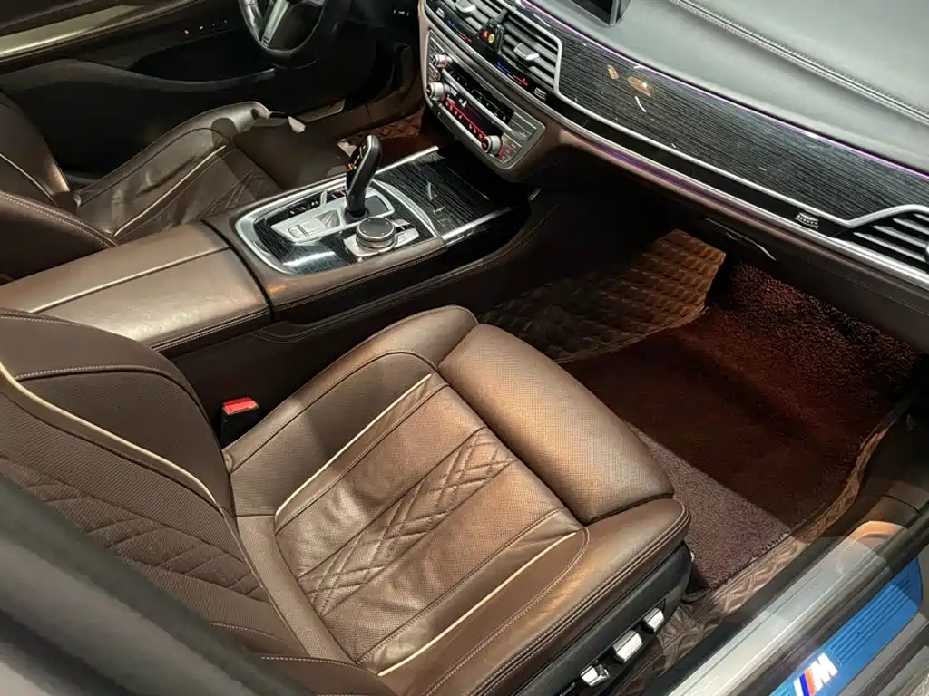 BMW 7-SERIES