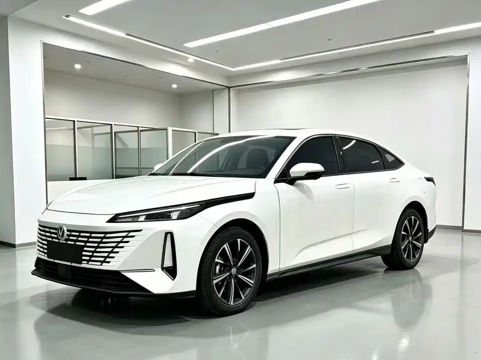 Фото 1 - Changan Eado