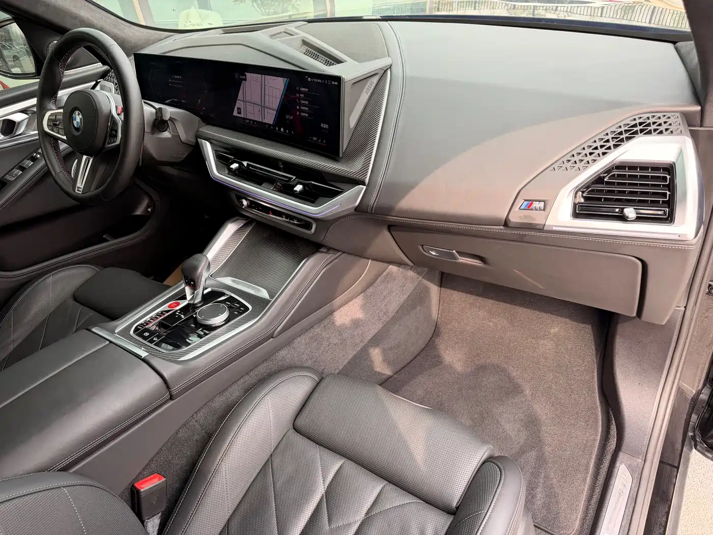 BMW XM 2023 50e фото 33