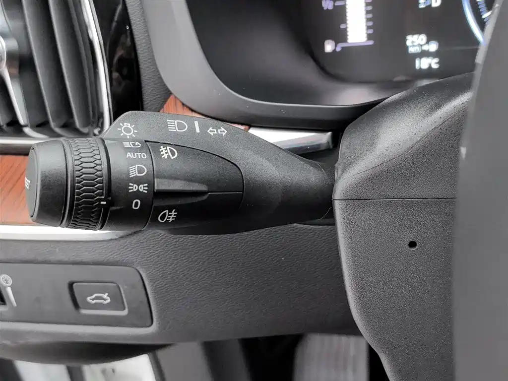 Volvo XC60 2020 T5 4WD Intelligent Comfort Luxury Edition фото 21