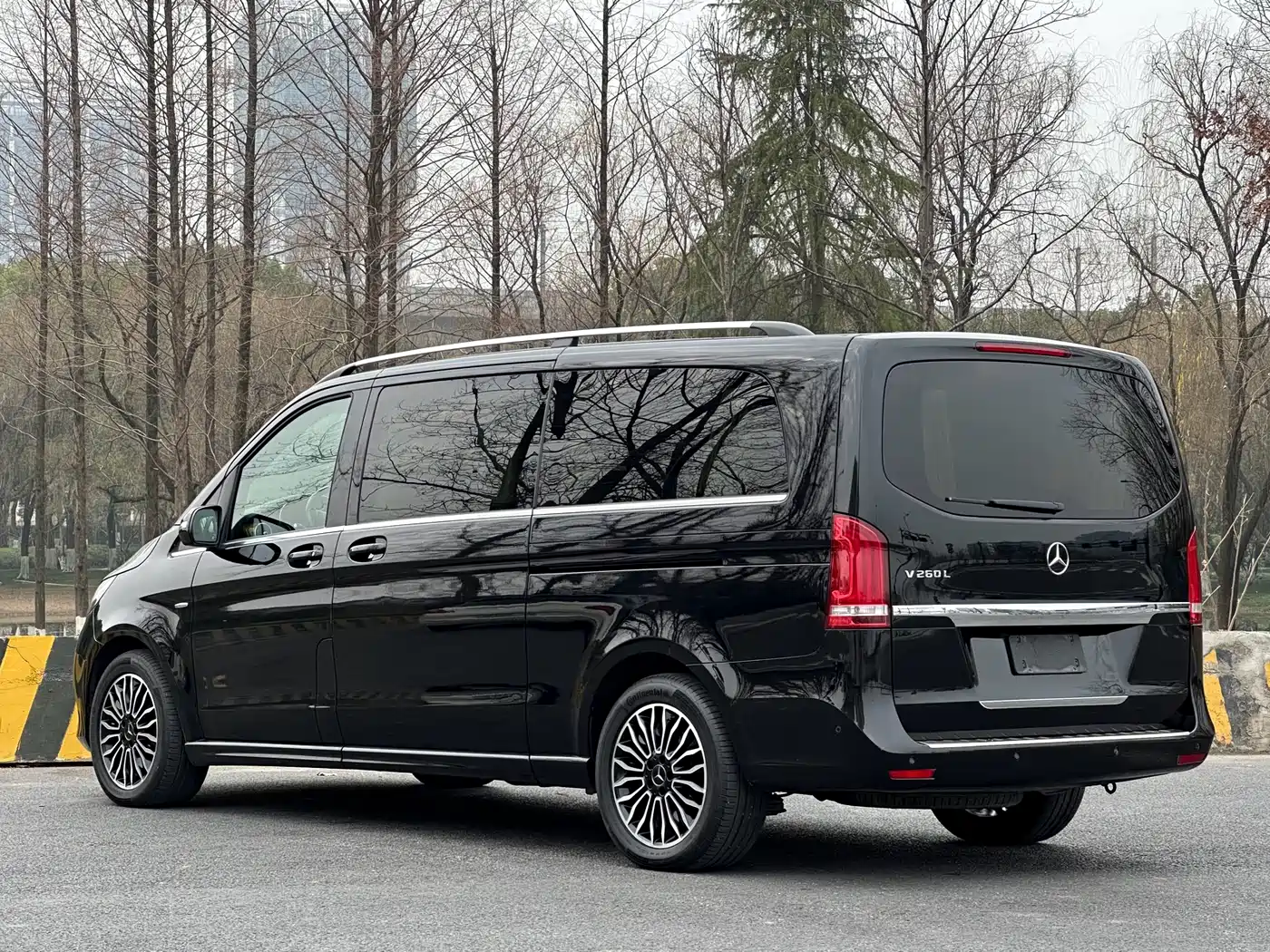 Mercedes-Benz V-Class 2017 Model V 260 L Premium Extended Edition фото 5