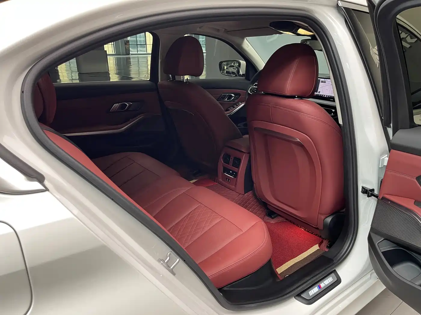 BMW 3 Series 2025 325Li M Sport Package фото 12