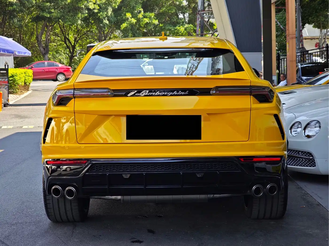 LAMBORGHINI URUS