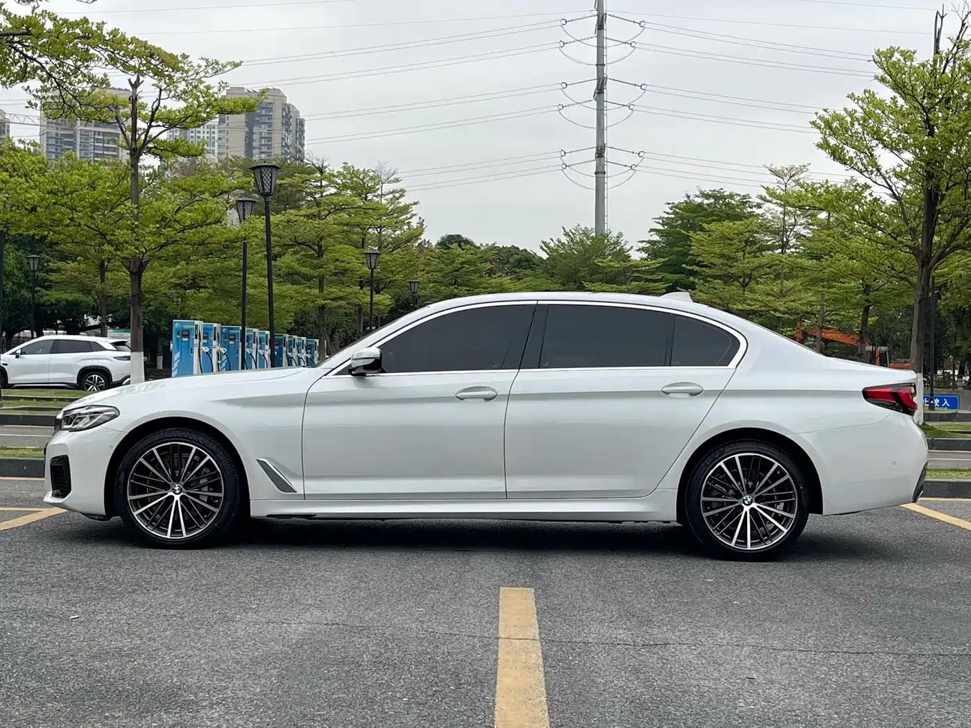 BMW 5 Series 2023 530Li Leading M Sport Package фото 7