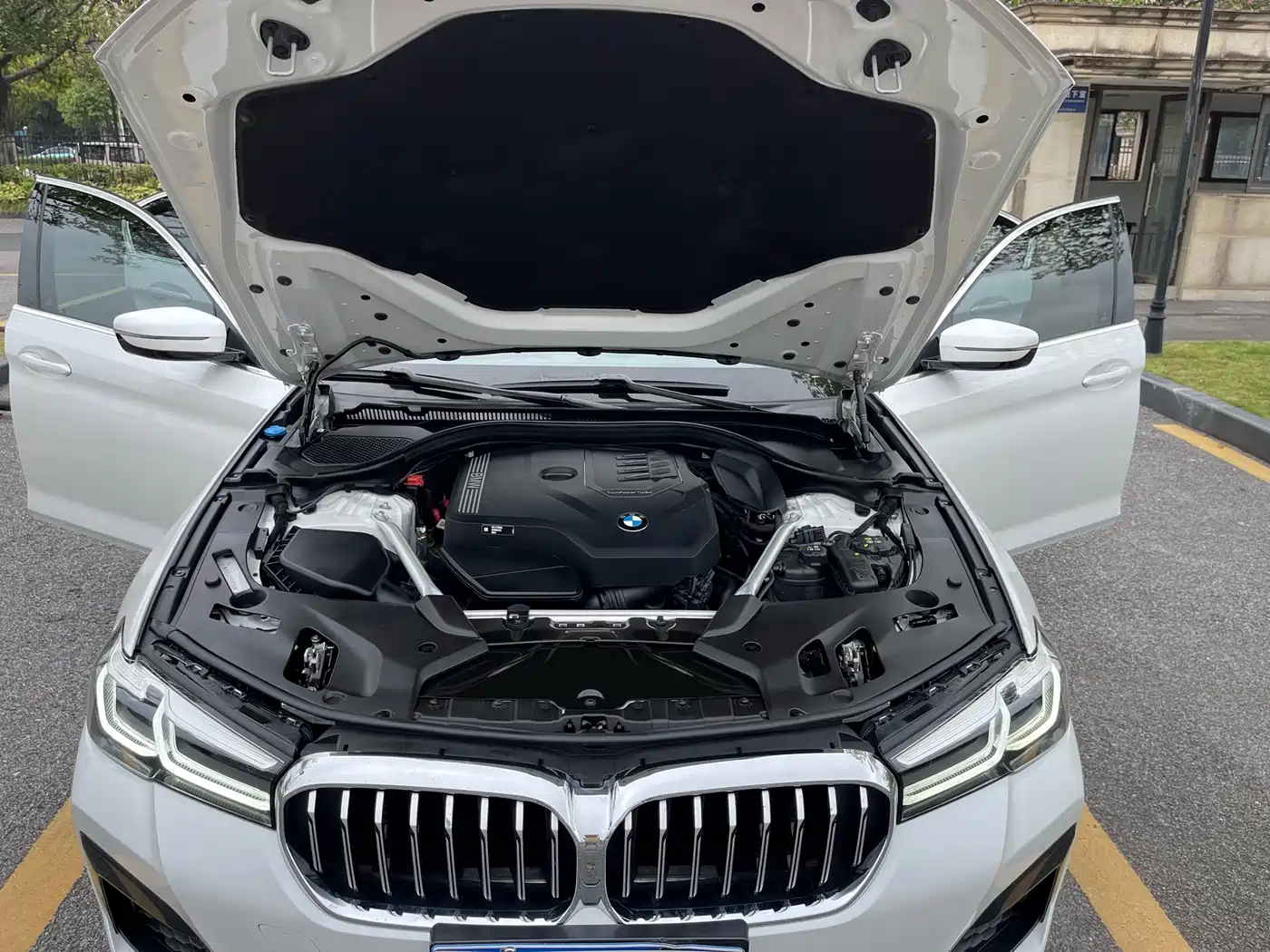 BMW 5 Series 2023 530Li Leading M Sport Package фото 25