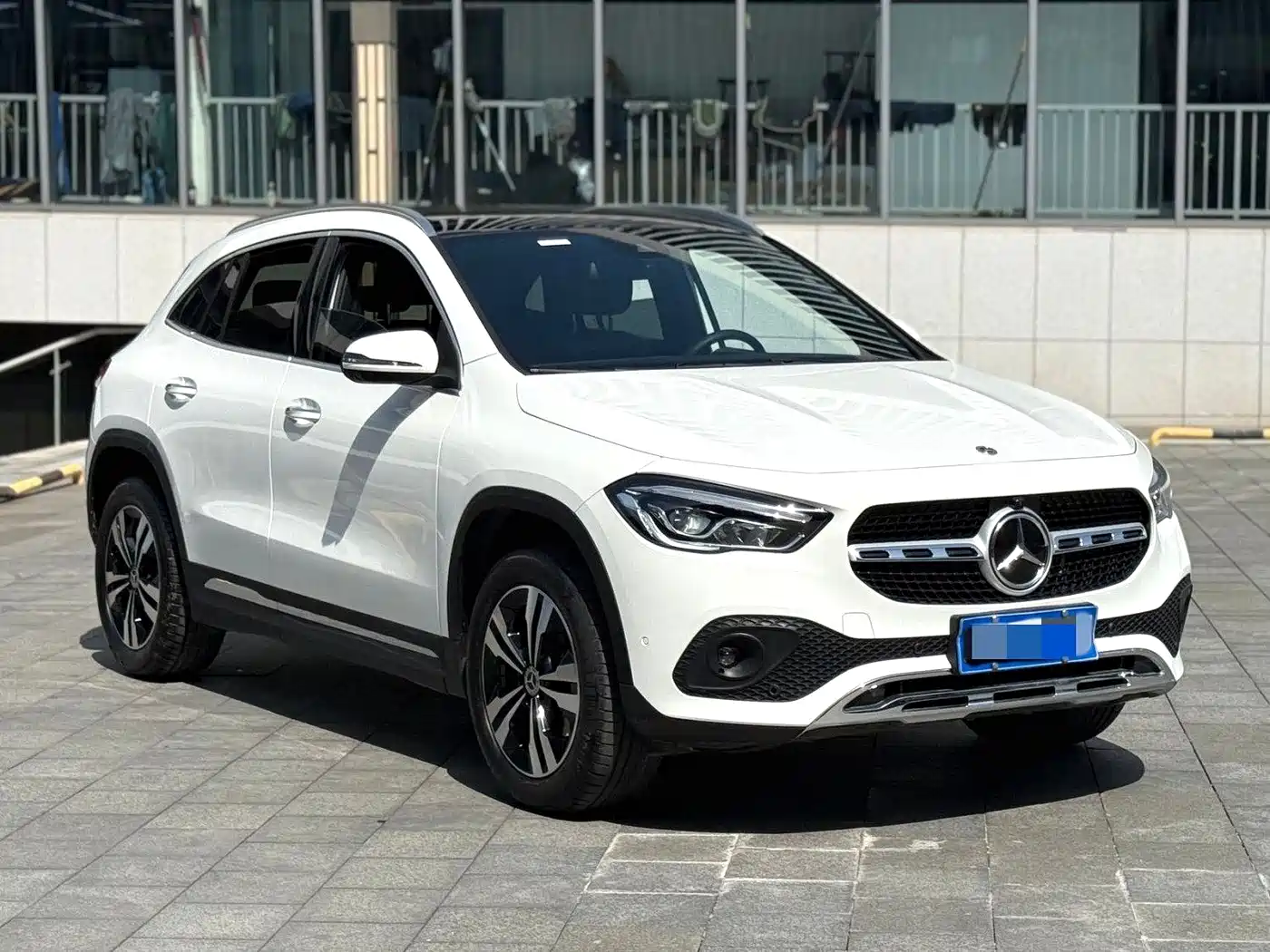 MERCEDES-BENZ GLA