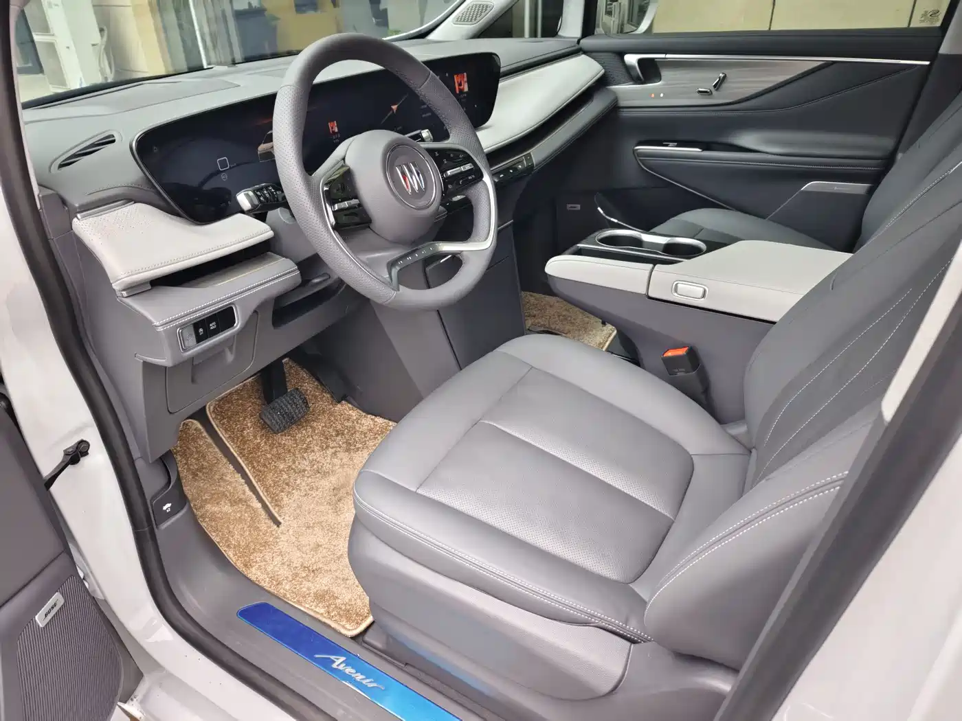 Buick GL8 2026 Luzun Premium Edition фото 10