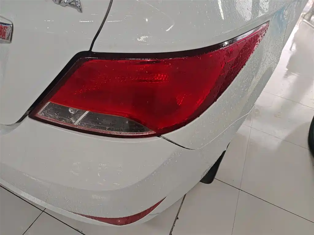 Hyundai Verna 2014 1.4L Automatic Leading GLX фото 8
