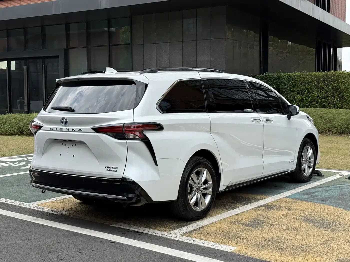 Toyota Sienna 2021 2.5L Hybrid Premium Edition фото 18
