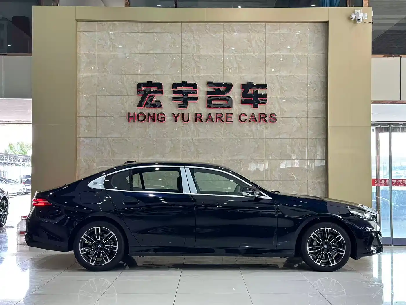 BMW 5 Series 2026 530Li Leading M Sport Package фото 4