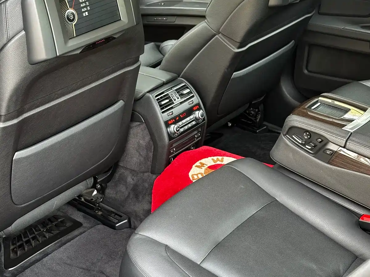 BMW 7 Series 2009 740Li Premium фото 10