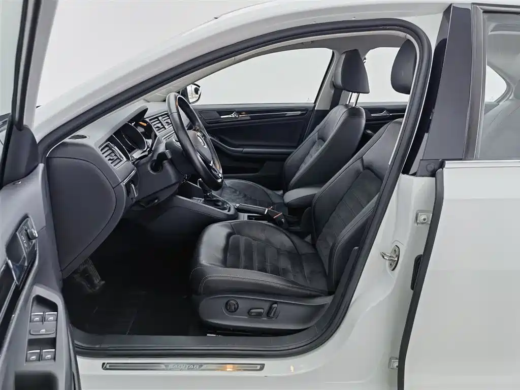 Volkswagen Sagitar 2018 280TSI DSG Luxury фото 10