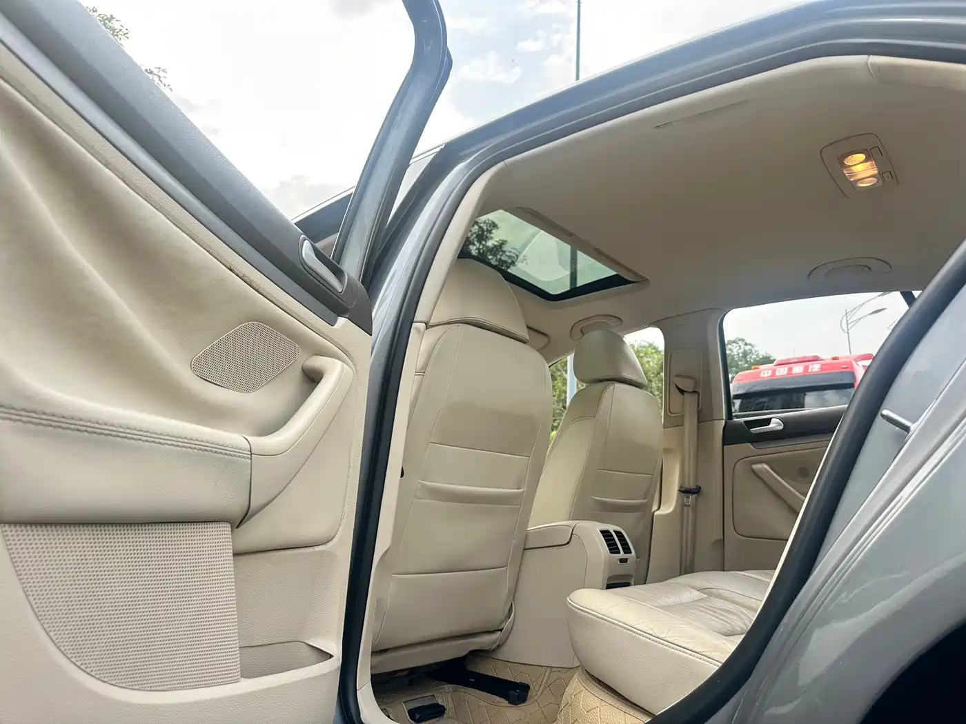 Volkswagen Sagitar 2010 1.4TSI Automatic Luxury фото 29