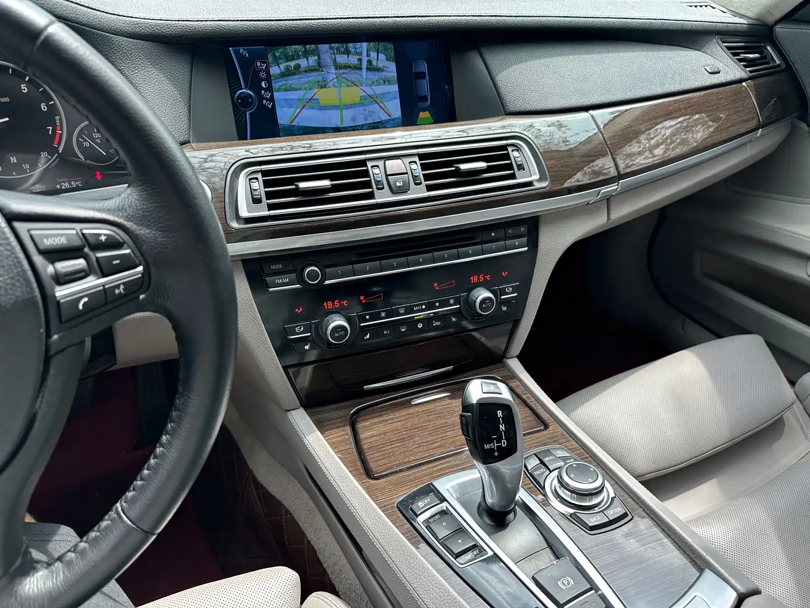 Фото 16 - BMW 7 Series