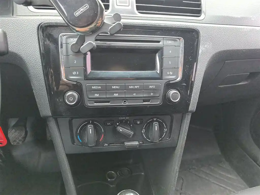Volkswagen Santana 2015 1.6L Manual Trend Edition фото 13