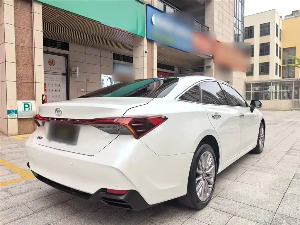 Toyota Avalon 2024 2.0L Luxury Edition фото 13