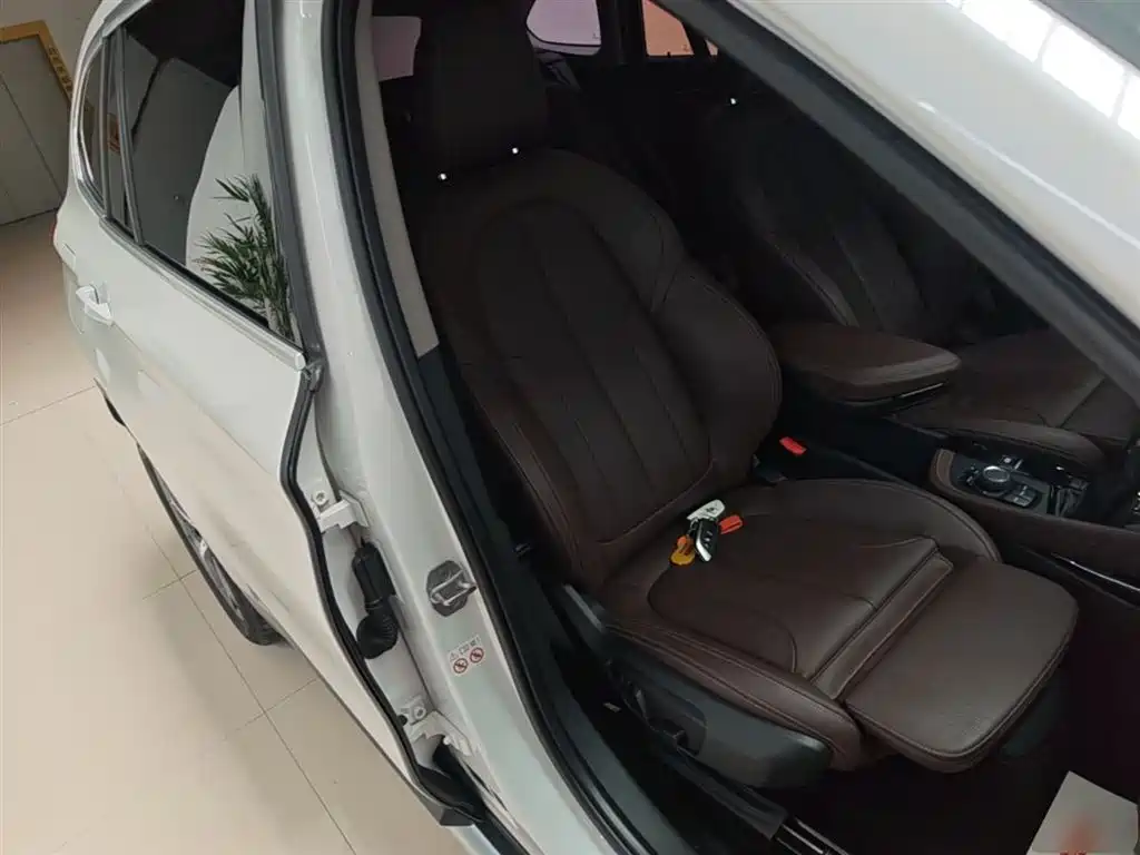 BMW X1 2018 sDrive18Li Premium Model фото 25