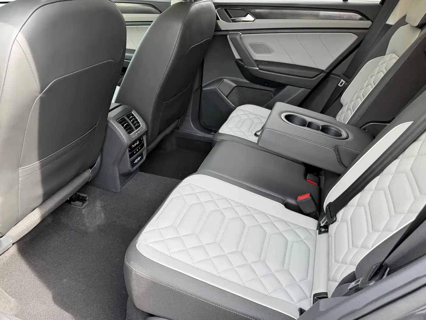 Volkswagen Tayron 2023 280TSI 2WD Luxury Plus Advanced Edition фото 11