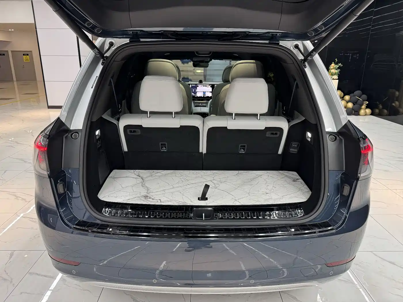 AITO Wenjie AITO M9 2024 Extended Range Ultra 42kWh 6-Seater фото 12