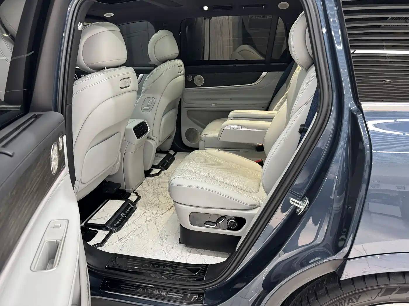 AITO Wenjie AITO M9 2024 Extended Range Ultra 42kWh 6-Seater фото 15
