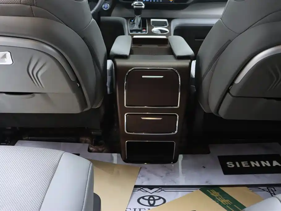 Toyota Sienna 2021 2.5L Hybrid Luxury Edition фото 21
