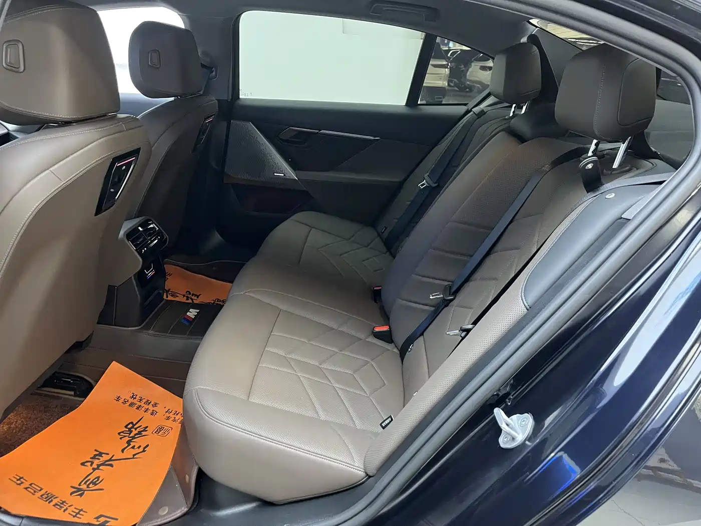 BMW 5 Series 2025 530Li Leading M Sport Package фото 7