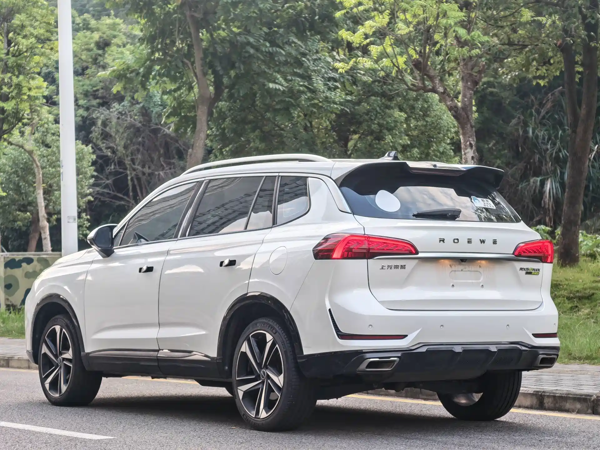 Фото 4 - Roewe RX5 eMAX