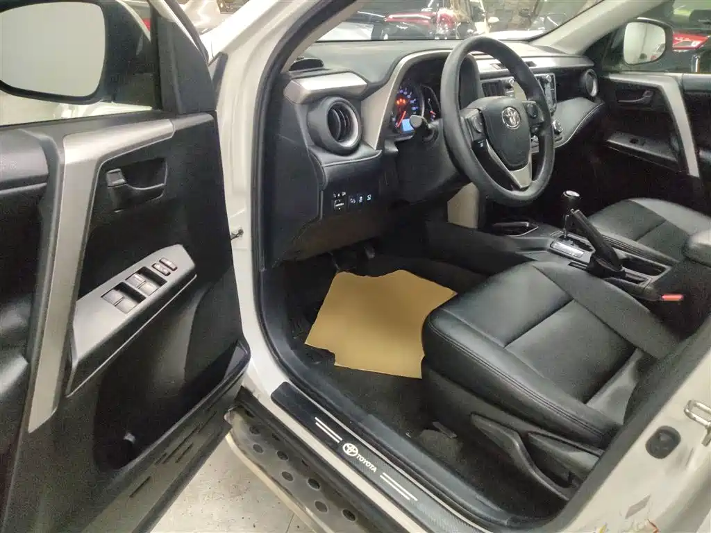Toyota RAV4 Rongfang 2016 2.0L CVT 2WD Trend (China V) фото 16