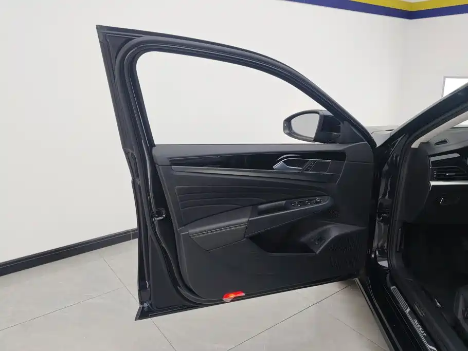 Фото 7 - Volkswagen Passat