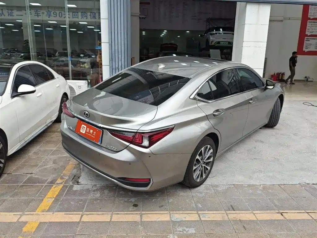 Lexus ES 2022 200 Excellence Edition фото 13