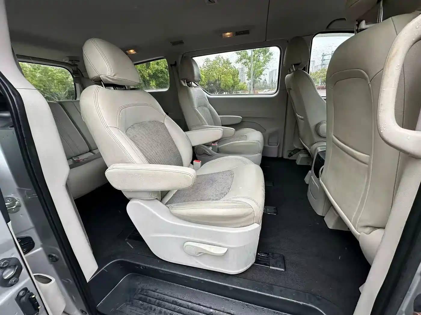 SAIC Maxus Maxus G10 2015 2.0T Automatic Commemorative Edition фото 9