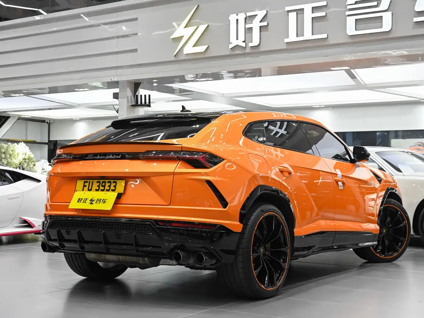 LAMBORGHINI URUS