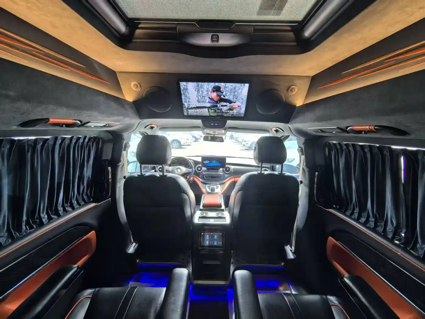 Mercedes-Benz V-Class 2020 Model V 260 L Long Wheelbase Luxury фото 5