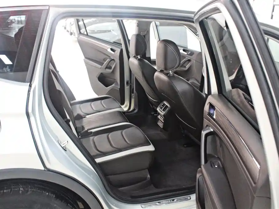 Volkswagen Tiguan L 2017 330TSI Automatic 2WD Luxury Edition фото 12