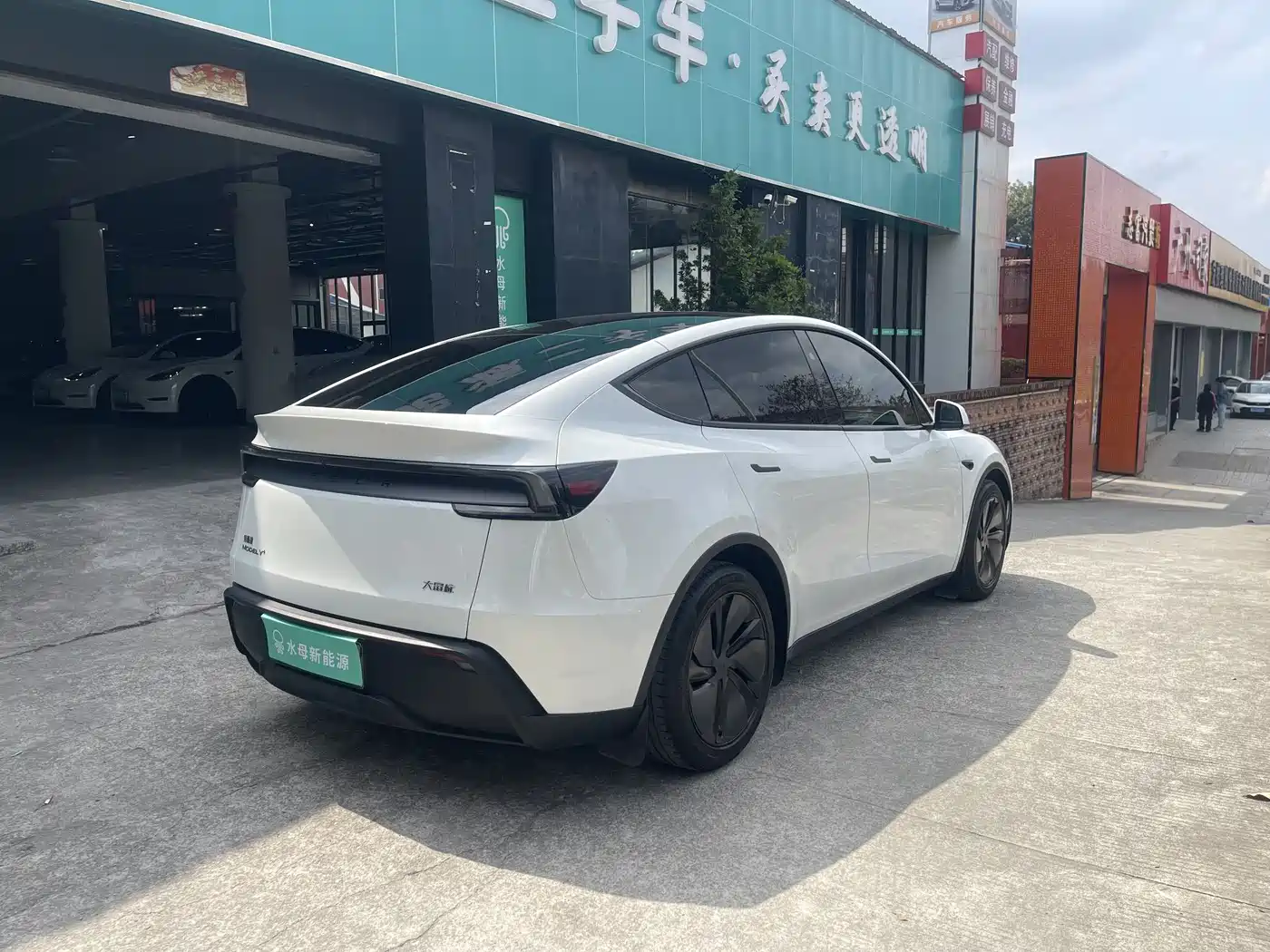 TESLA MODEL Y