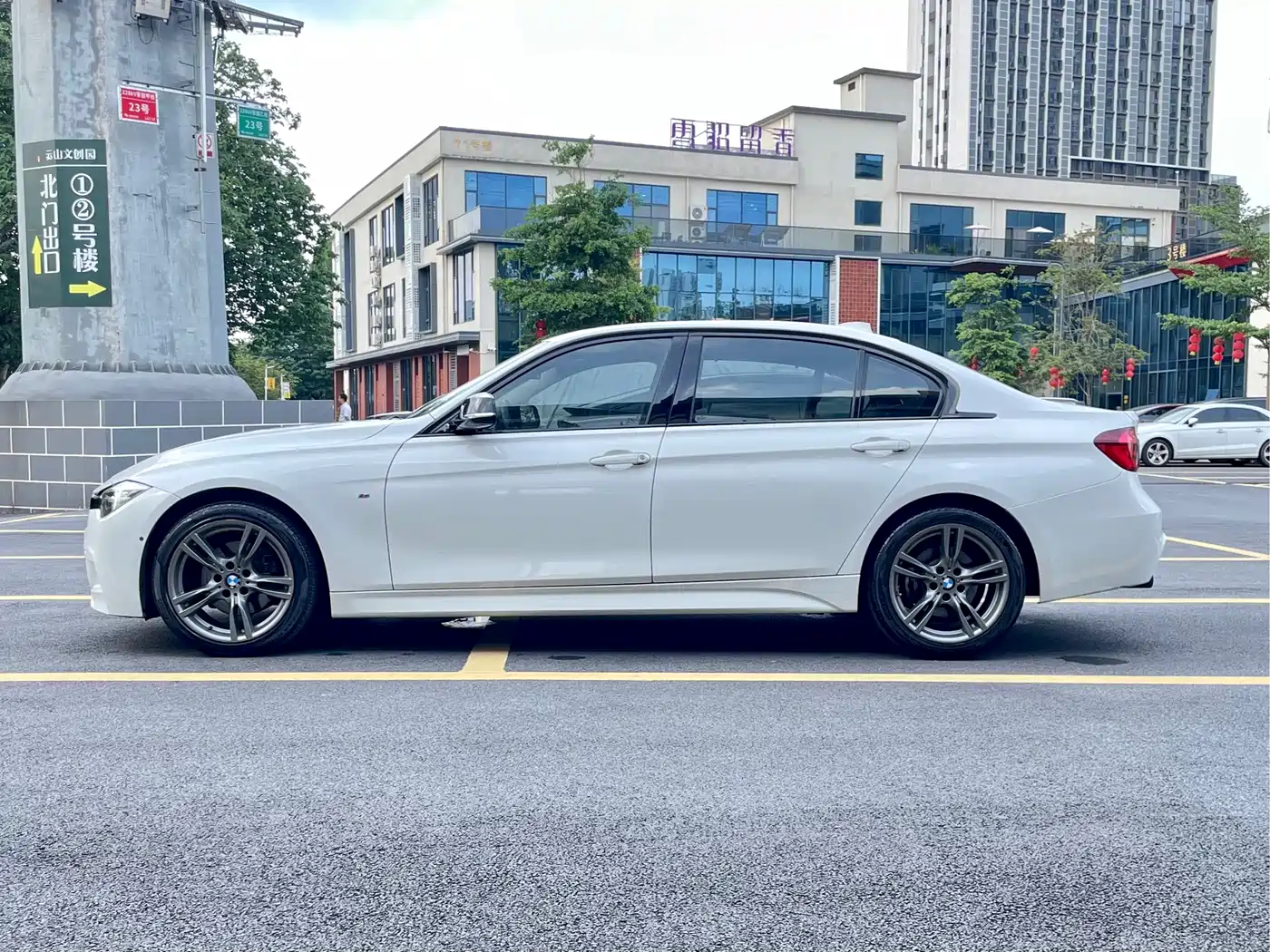 BMW 3 Series 2018 320Li M Sport Black Night Edition фото 4