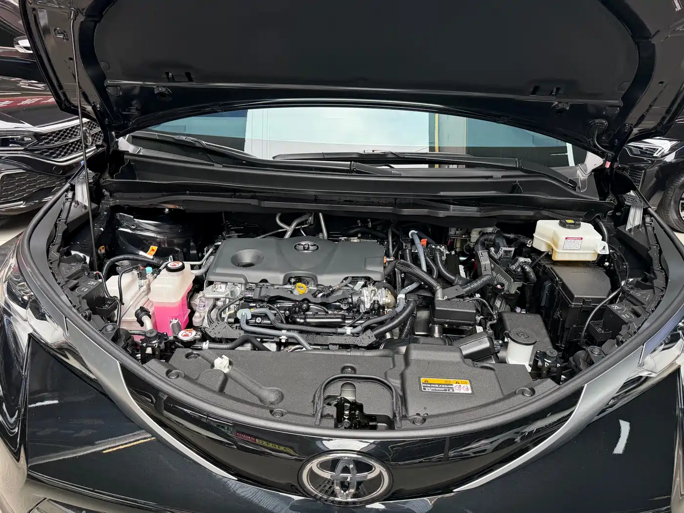 Toyota Sienna 2024 2.5L Hybrid Luxury Edition фото 36