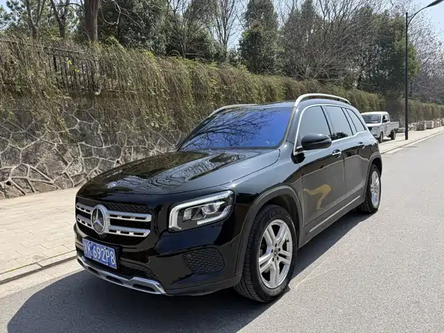 MERCEDES-BENZ GLB