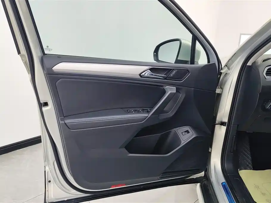 Volkswagen Tiguan L 2019 330TSI Automatic 2WD Smart Luxury Edition China VI фото 7