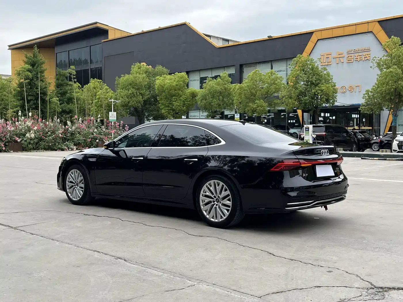 Audi A7L 2024 45TFSI S-line Dream Edition Crystal Package фото 5