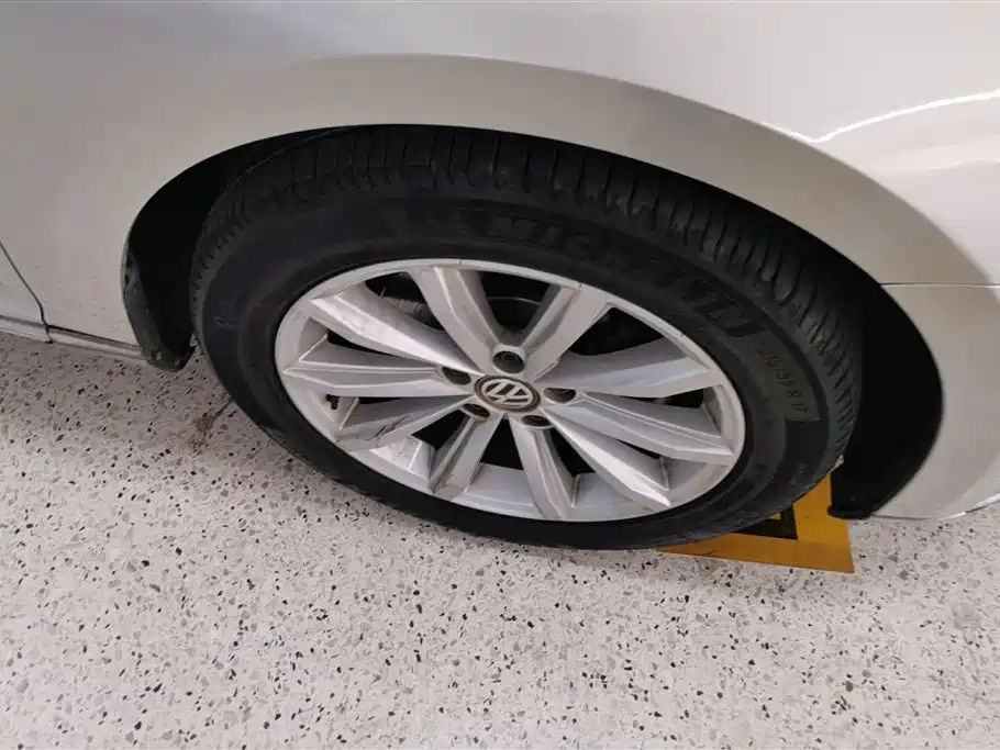 Volkswagen Magotan 2017 330TSI DSG Luxury фото 6