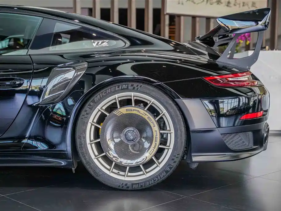 Porsche 911 2018 GT2 RS 3.8T фото 18