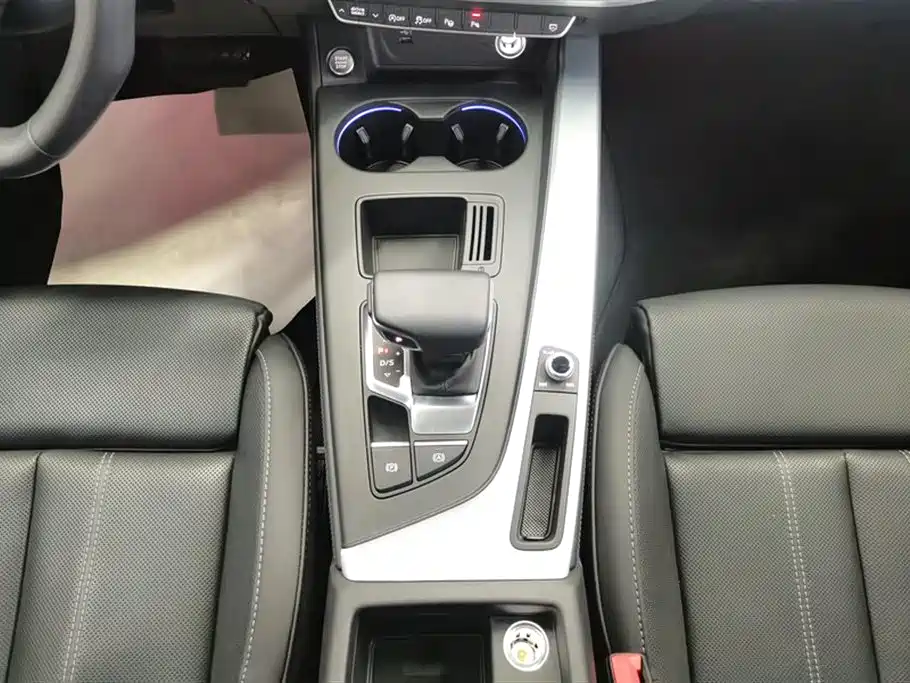 Audi A4L 2022 40 TFSI Luxury Dynamic фото 16