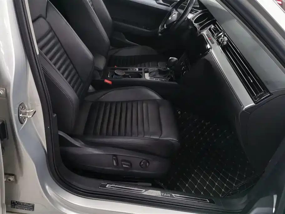 Volkswagen Magotan 2017 330TSI DSG Luxury фото 8