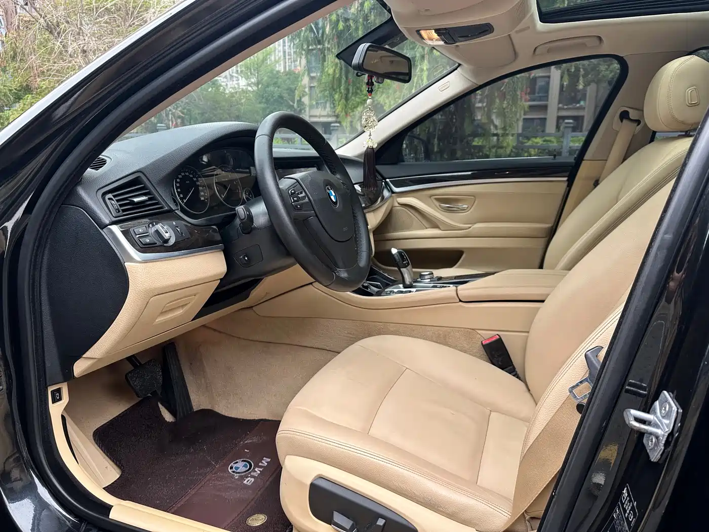 BMW 5 Series 2014 525Li Leading фото 4