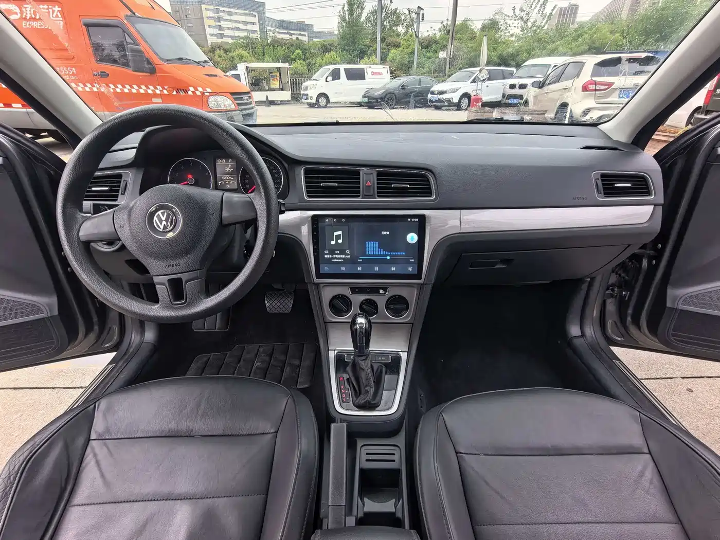 Volkswagen Lavida 2013 Facelift Classic 1.6L Automatic Comfort фото 6