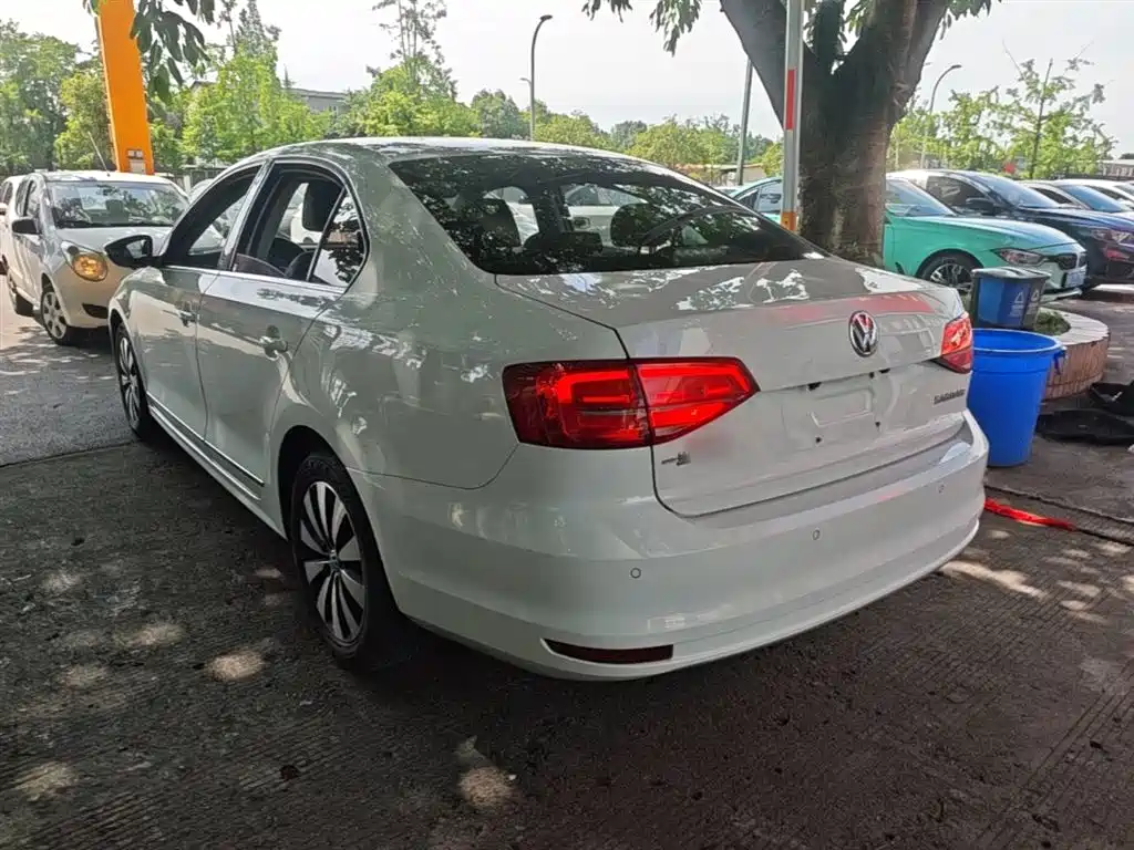 Volkswagen Sagitar 2017 1.6L Automatic Comfort фото 5